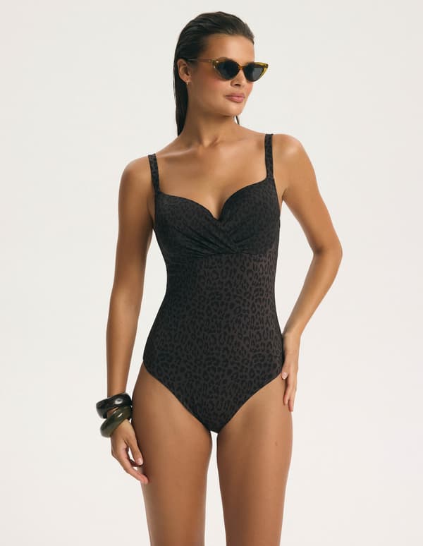 BASE Esotiq badedragt med stivnet leopardprint | brun L