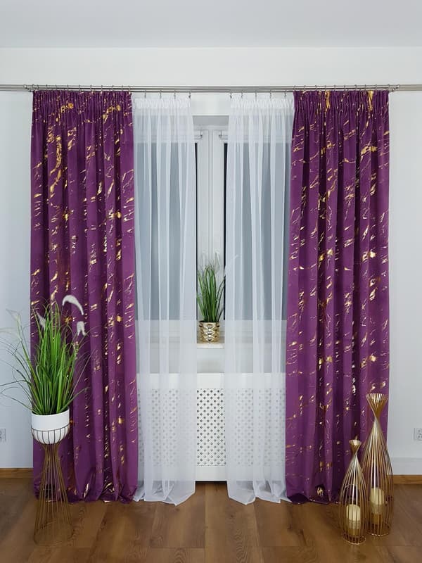 Samettiverho violetilla marmorikuviolla