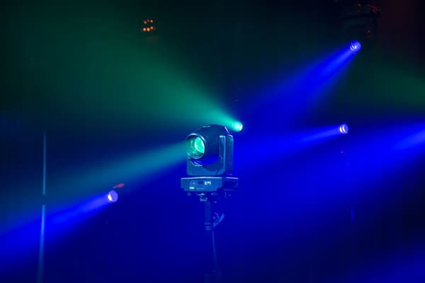 Showtec Shark Beam One - Beam rörligt huvud