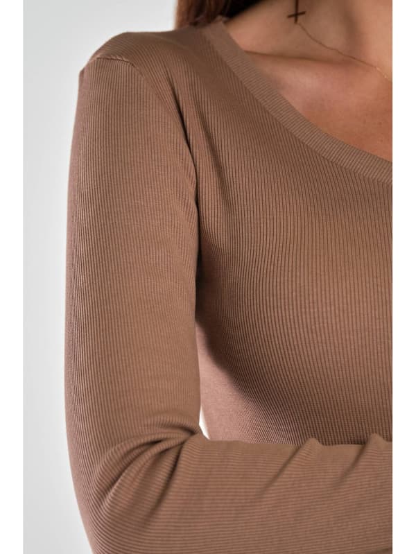 Enkel V-ringad ribbad stickad blus i bomull, beige M