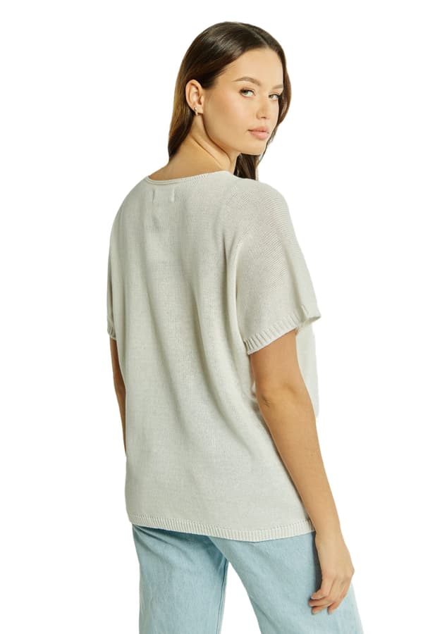 Paloma Damblus, Vit, Cameo