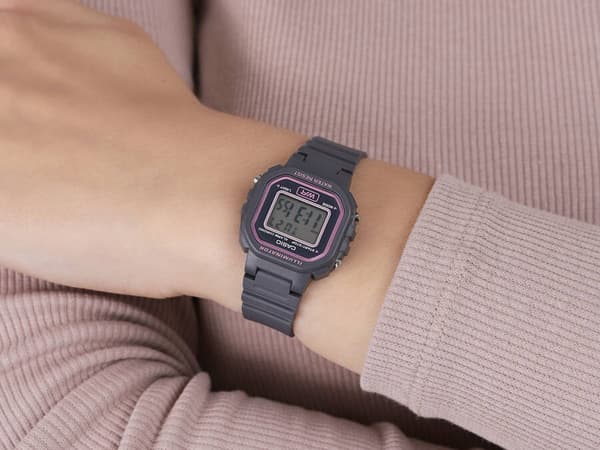 Barnklocka CASIO LA-20WH-8ADF med låda