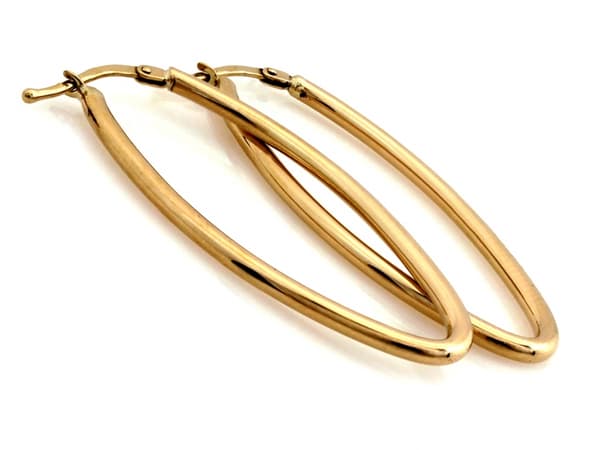 Øreringe i 585 guld med oval form, trendy design til hende