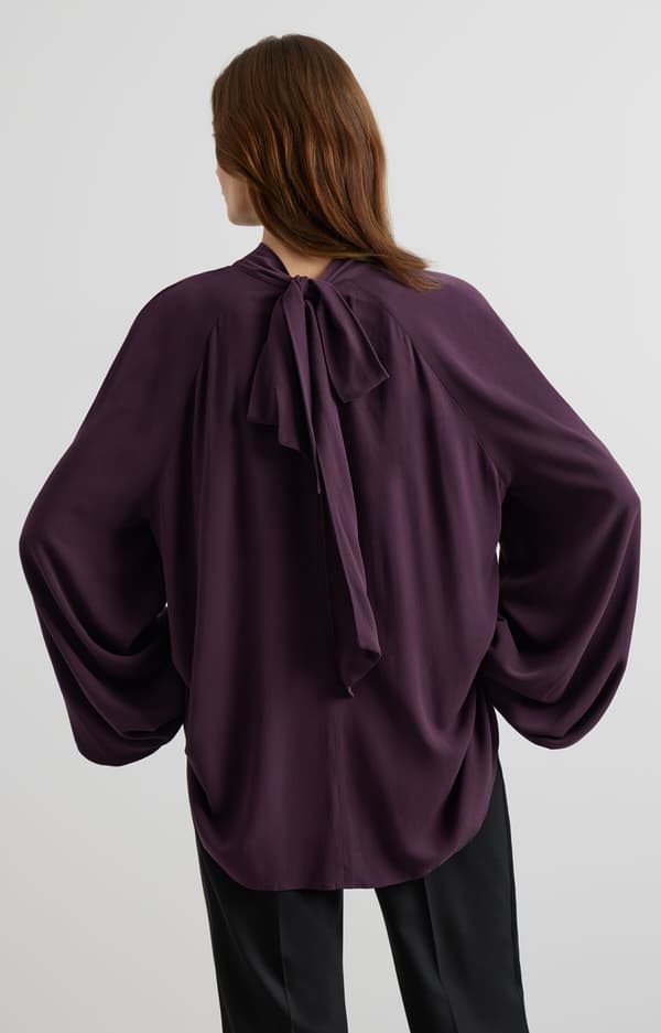 Bluse med dekorativt bindebånd S/M