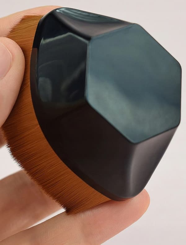 ENSARTET FOUNDATIONSBØRSTE MED HØJ DENSITY, BLØD