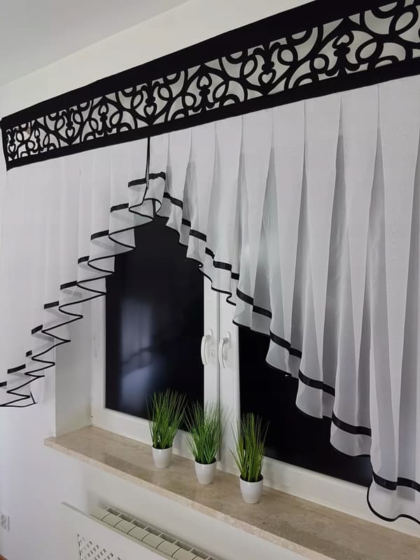 Gardin med gennembrudt panel 200 cm