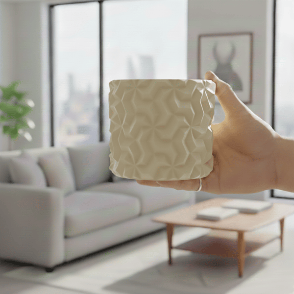 Beige urtepotteskjuler med 3D geometrisk mønster til loftplanter