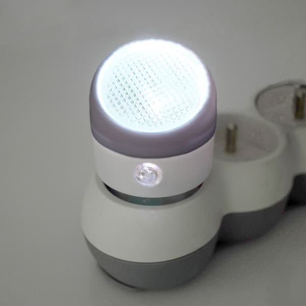LED-natlampe med skumringssensor, hvid