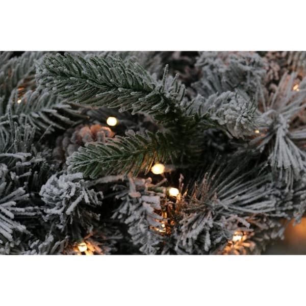 Julekrans med LED-lys og den første sne-effekt