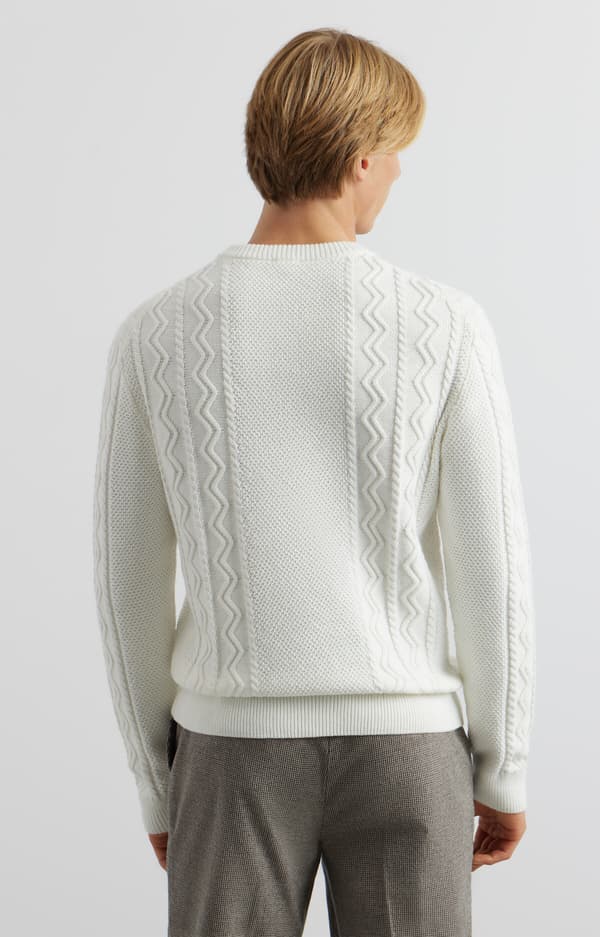 Kabelstrikket sweater med rund hals M
