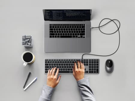 Satechi Slim W3 Wired - USB-C numeriskt tangentbord (rymdgrå)