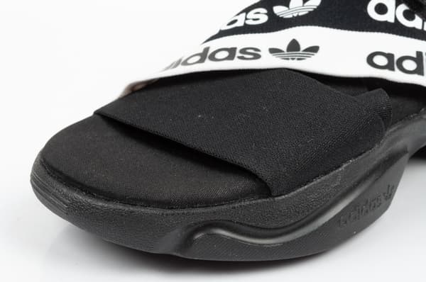 Adidas Magmur sandaalit [EF5850] v.37