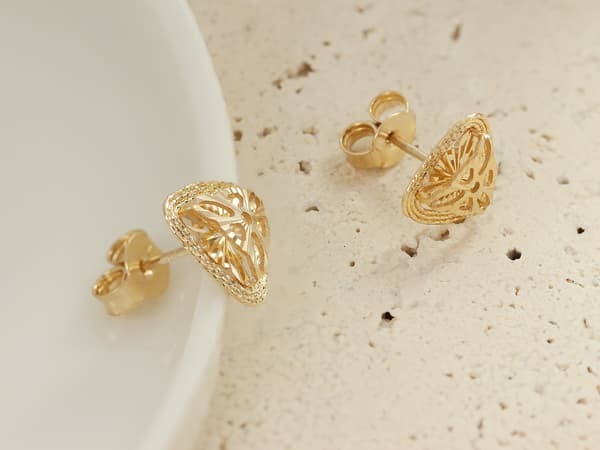 Trendiga triangulära örhängen i 9k 375 guld, tredimensionella, 1,47 g