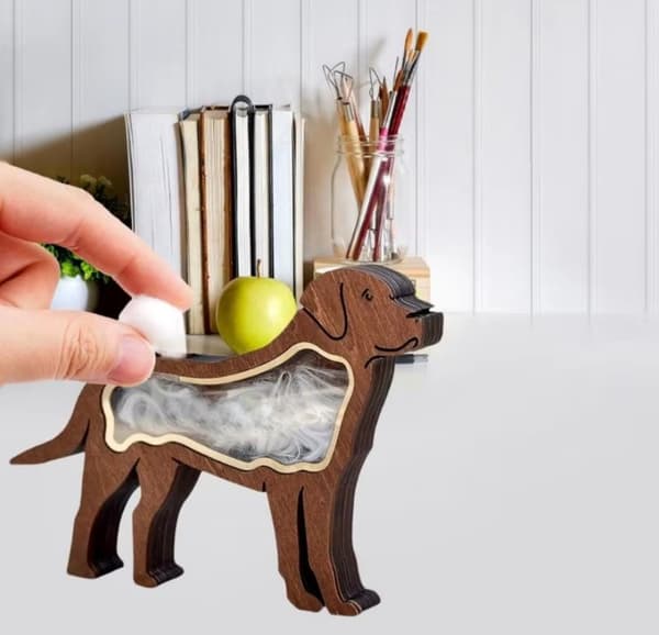 Trälåda med hundhårsram, souvenirfigur