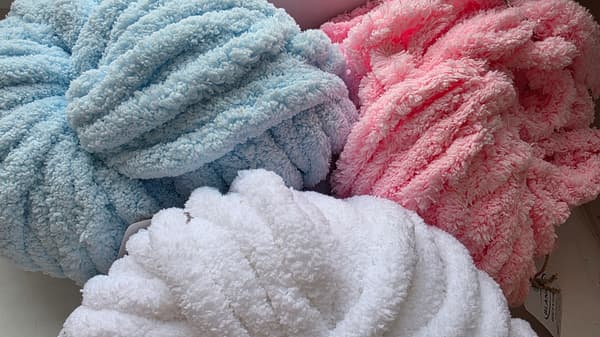 TYKT TÆPPE 300g Chenillegarn til FINGERSTRIKNING grå 320
