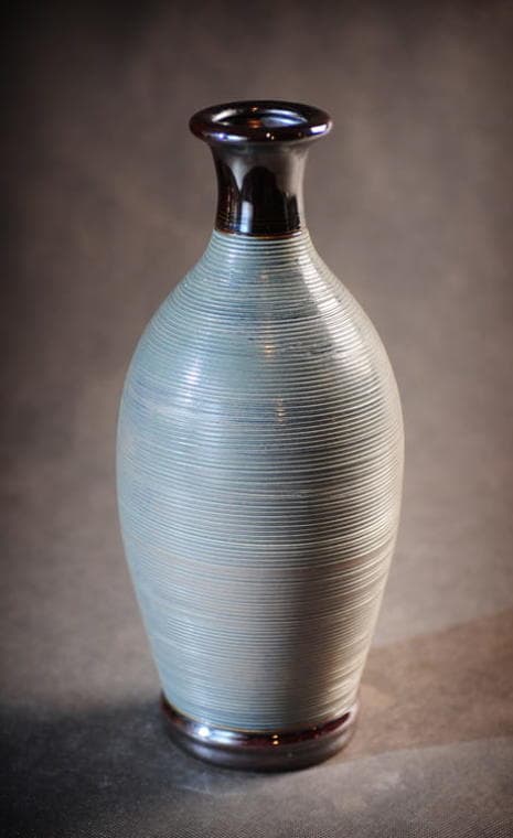 Stor grå vas med grafitfinish, 14x14x31,5 cm