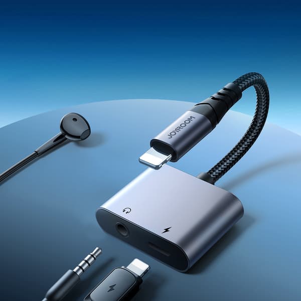 2-i-1 adapter til iPhone-oplader + Lightning-hovedtelefoner / mini-jack 3,5 mm sort