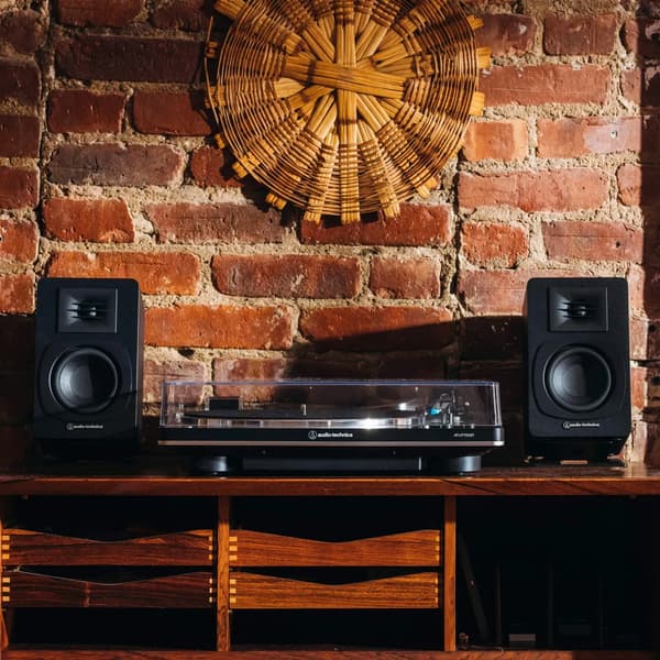Audio-Technica AT-SP3X musta akustinen järjestelmä