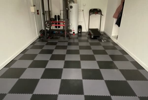 PVC-moduulilattiapaneeli 50x50 väri: MUSTA