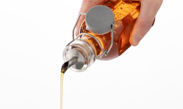 Set med 2 0,3l olje-/vinägerflaskor i korg / Kilner