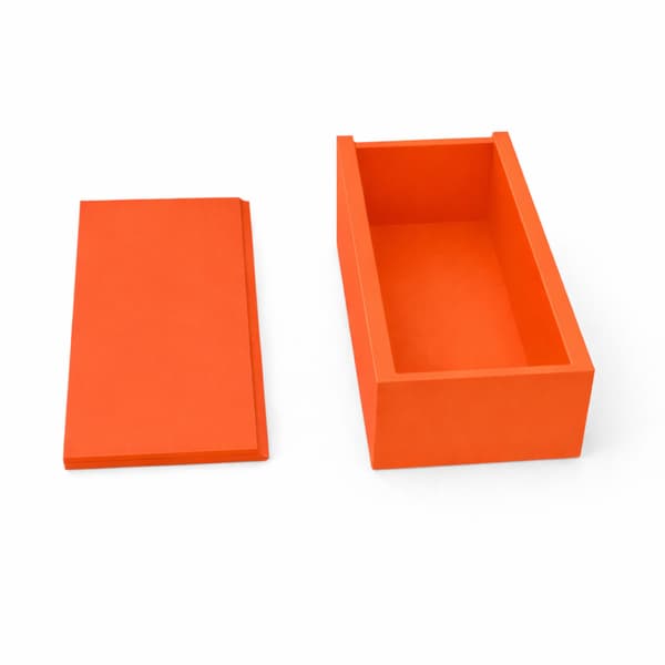 Orange organizer-boks med skydelåg til småting