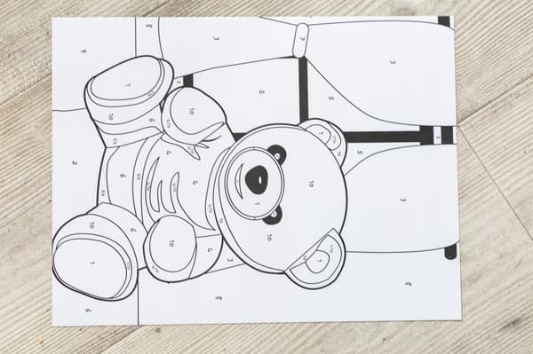 Målarbild med siffror och kritor
