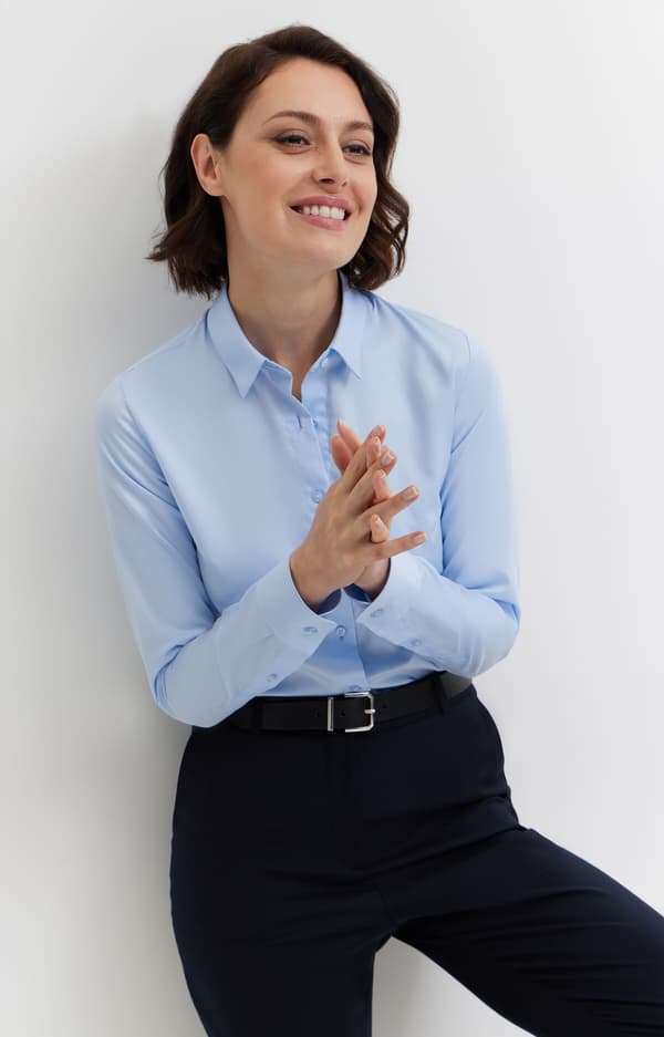 Enfärgad skjorta 40
