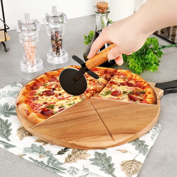 Rund pizzabräda i trä med kniv 30 cm 2 st.
