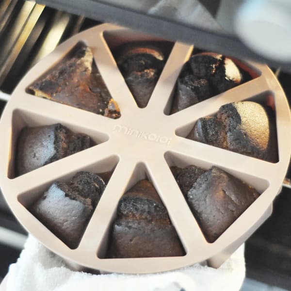 MinikOiOi Beige Silikone Bageform til Mini Cupcakes, 8 stk.