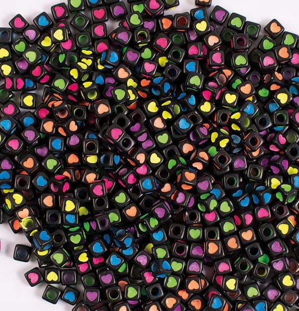Tee-se-itse. Mustat neon sydänkuutiohelmet Ø7mm 300 kpl