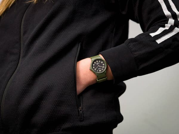Unisex klocka Casio MQ-24UC-3BDF + LÅDA