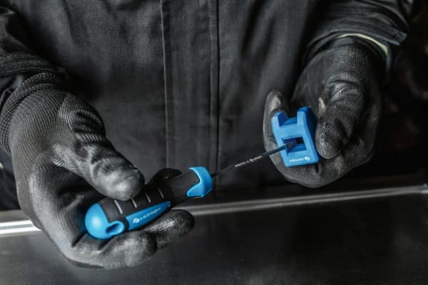 Hoegert Technik 2-i-1 skruvmejselbitsavmagnetiserare