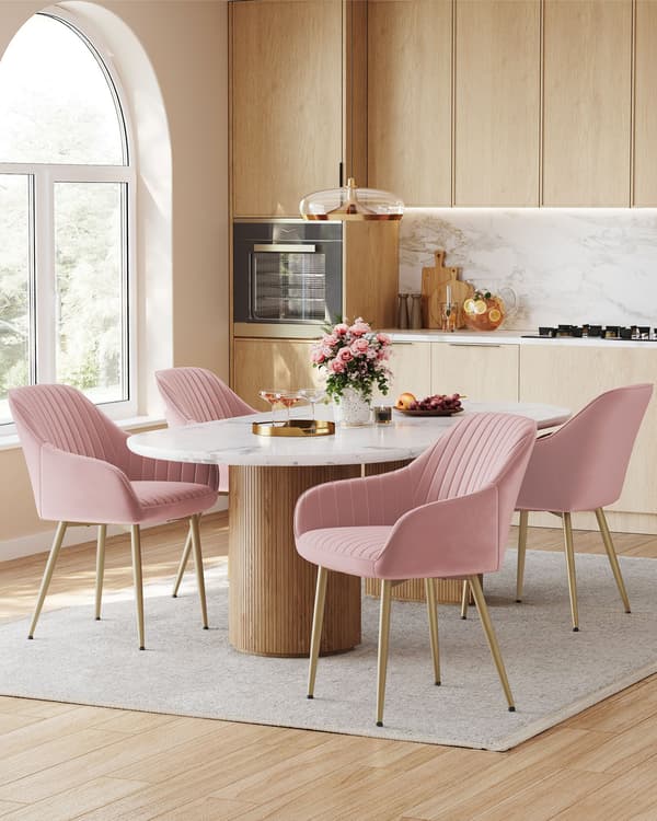 Pastelrosa polstret stol