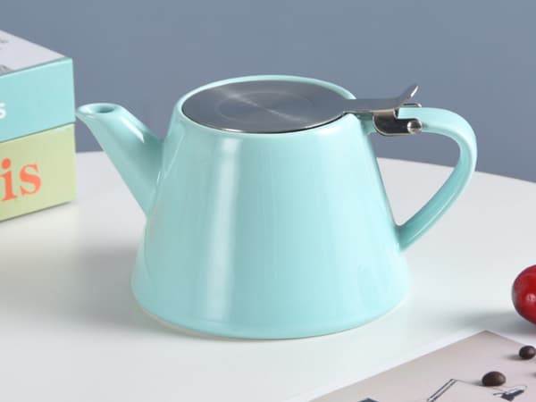 Keramisk elkedel med infuser