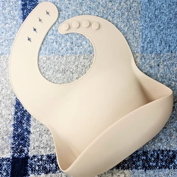 Silikonhaklapp för barn med knäppning Beige MinikOiOi 1 st.