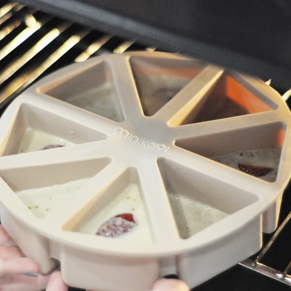 MinikOiOi Beige Silikone Bageform til Mini Cupcakes, 8 stk.