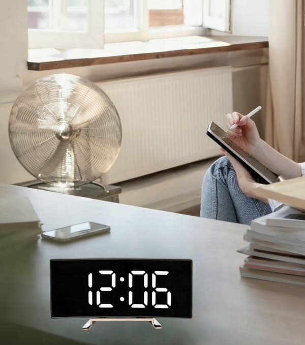 Digital KLOCKA, väckarklocka, stor böjd LED-skärm, datum, temperatursensor