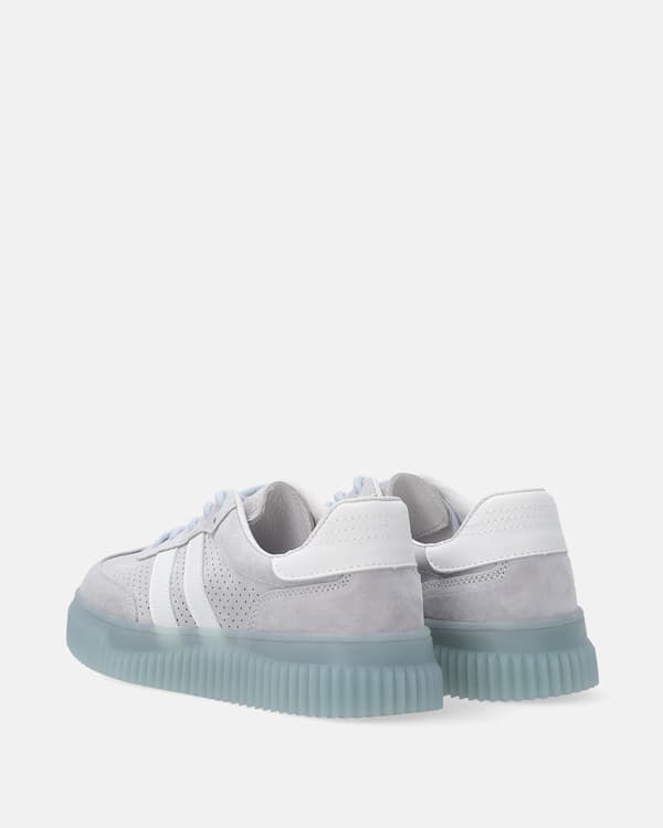 Blå perforerade mockasneakers Blå perforerade mockasneakers 38