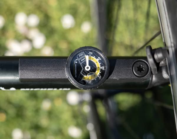 MICHELIN Mini Cykelpumpe med Trykmåler