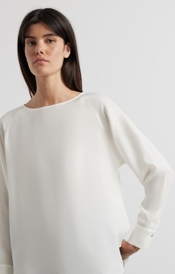Ensfarvet bluse 44
