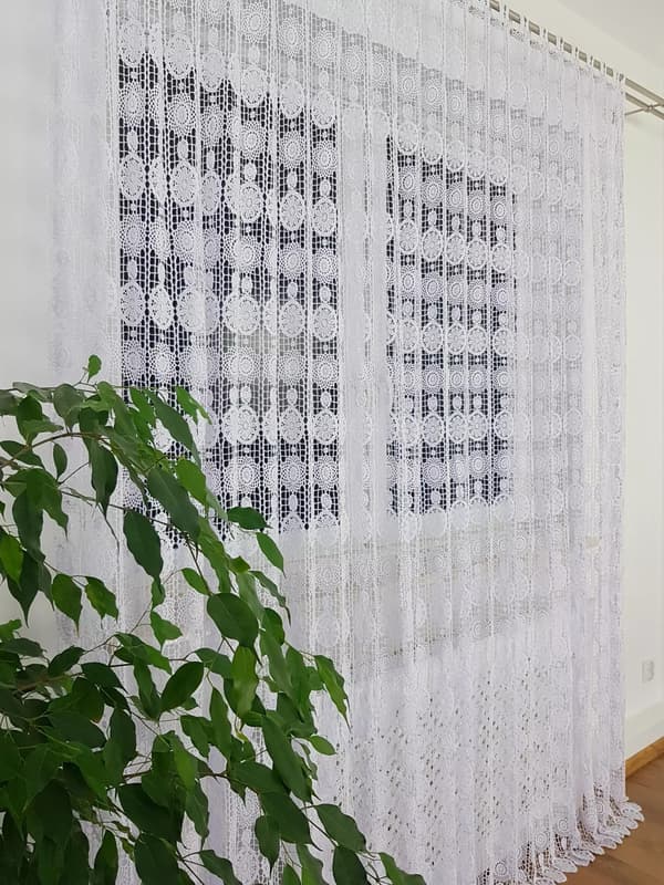 Guipuregardin med moderne accent 300x250cm