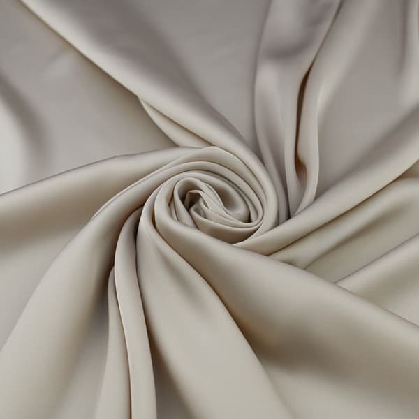 Ljusbeige sidenchiffong