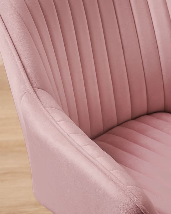 Pastelrosa polstret stol