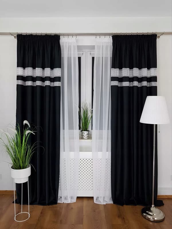 Sorte gardiner med rhinsten 2x 145x250 cm