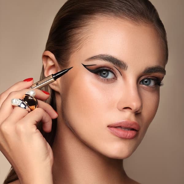 Vedenpitävä eyeliner