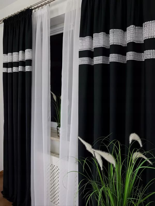 Sorte gardiner med rhinsten 2x 145x250 cm