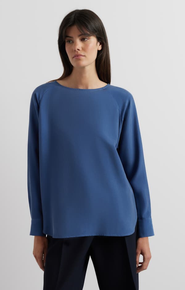 Ensfarvet bluse 42