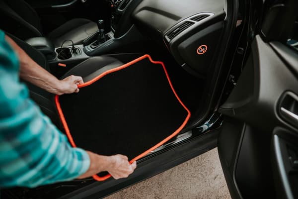 Velourmåtter med rød kant til: Jaguar E-Pace SUV (2017-)