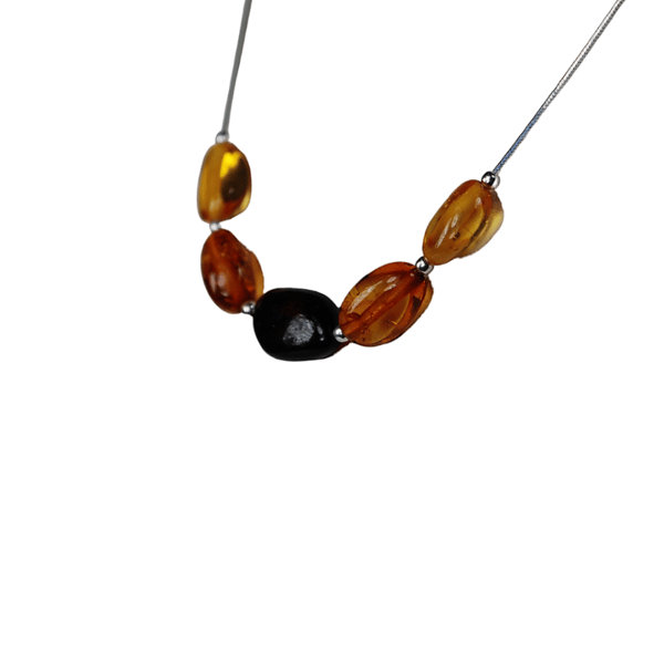 Kaulakoru monivärisellä meripihalla - Baltic Amber Collier