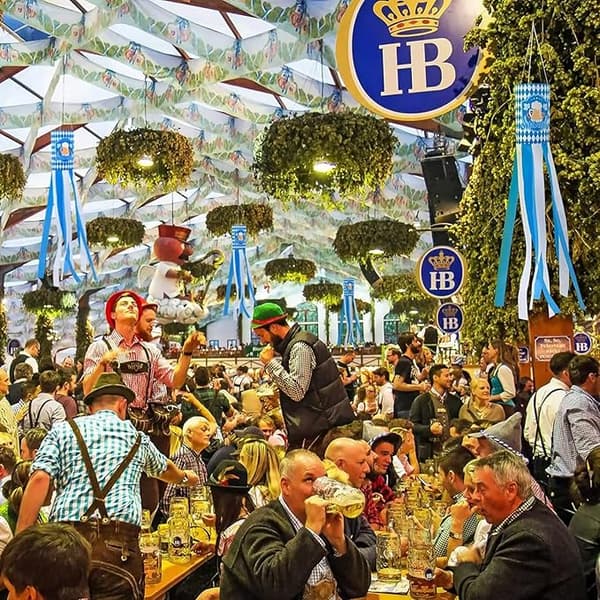 Set med 2 Oktoberfest-vimplar 127 cm bayerska flaggor dekoration